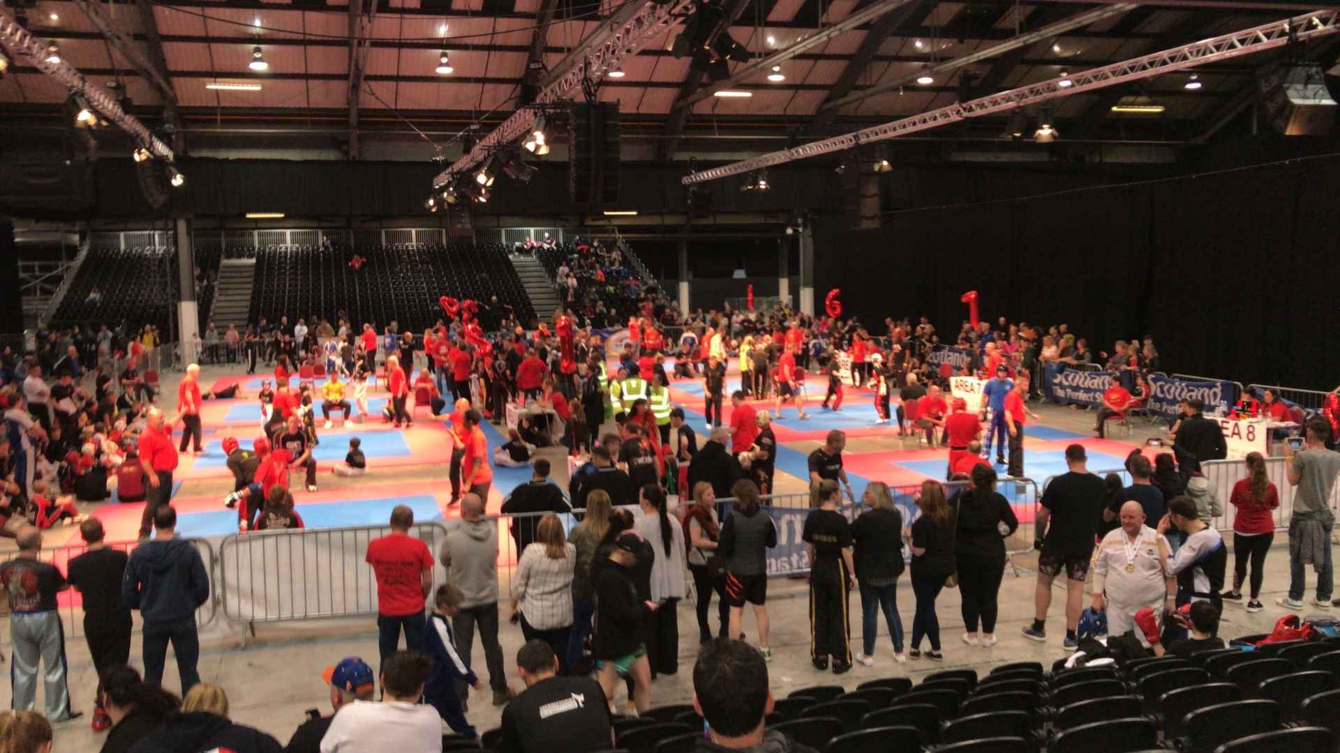 Von Kickboxmeisterschaften über Kadertraining bis hin zur Teilnahme an Weltmeisterschaften: Werden Sie Teil unseres Erfolgskonzepts.